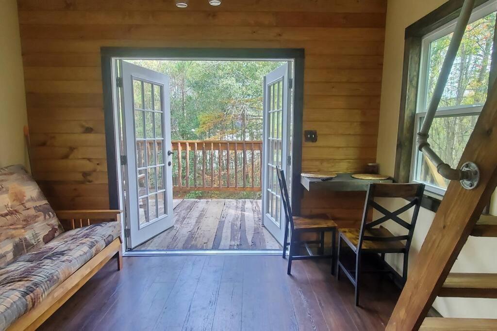 Waterfront Treehouse In A Magical Forest Waller 外观 照片