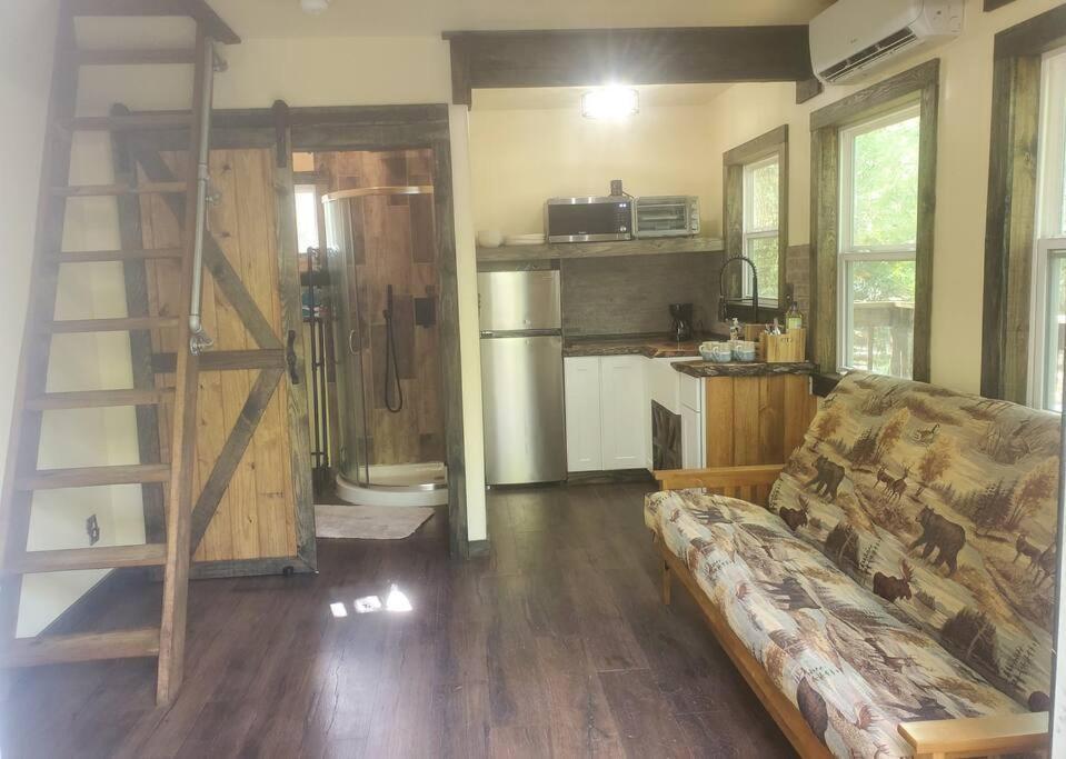 Waterfront Treehouse In A Magical Forest Waller 外观 照片